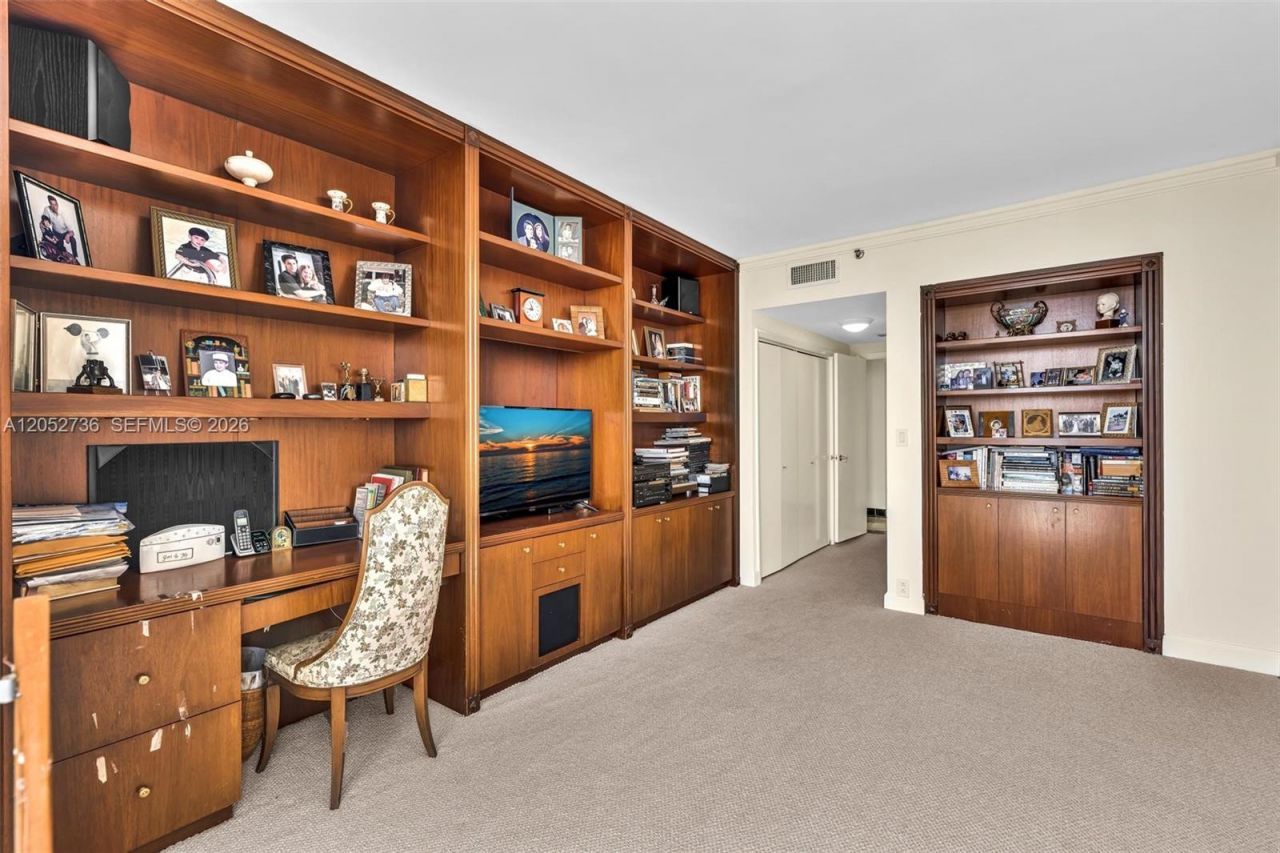 20281 E Country Club Dr , Unit 1907, Aventura, FL 33180 Photo