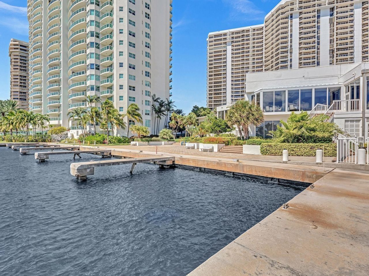 20281 E Country Club Dr , Unit 1907, Aventura, FL 33180 Photo