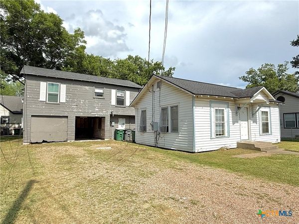 1006 N Goldman Street, Victoria, TX 77901