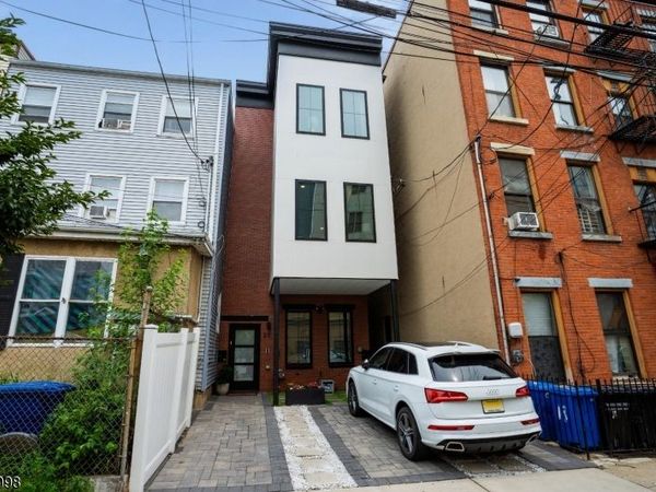 20 Westervelt Pl, Jersey, NJ 07304