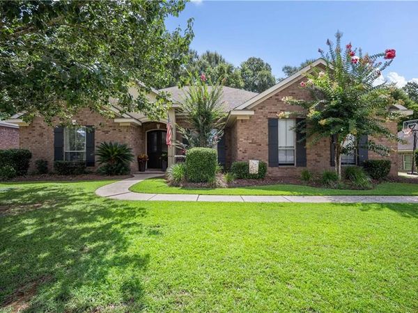 2571 Burlington Drive E, Mobile, AL 36695