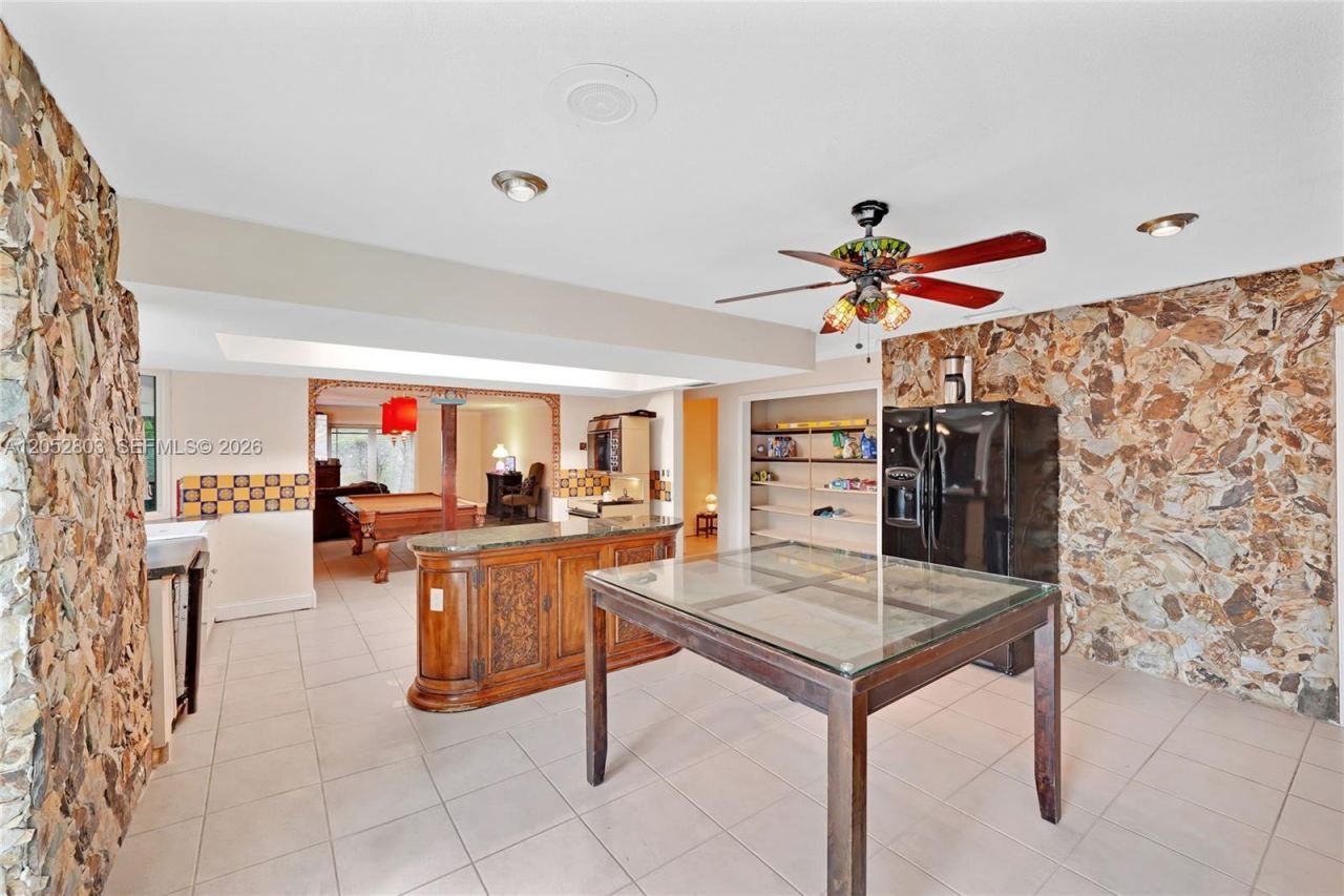 8541 N Lake Dasha Dr, Plantation, FL 33324 Photo