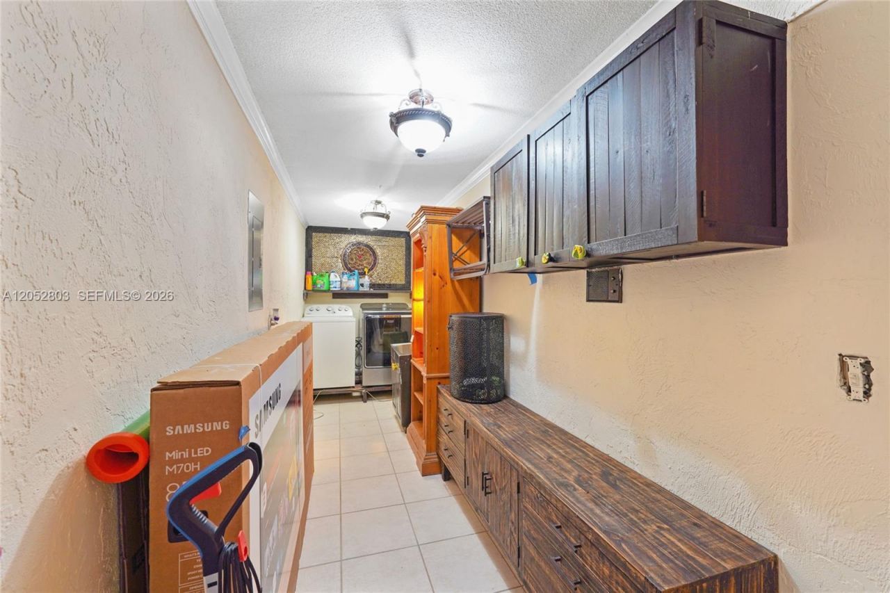 8541 N Lake Dasha Dr, Plantation, FL 33324 Photo