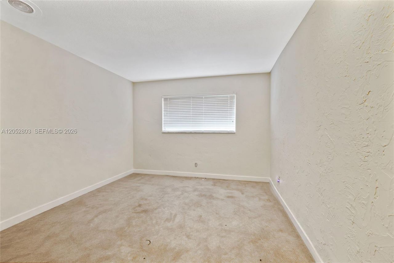 8541 N Lake Dasha Dr, Plantation, FL 33324 Photo