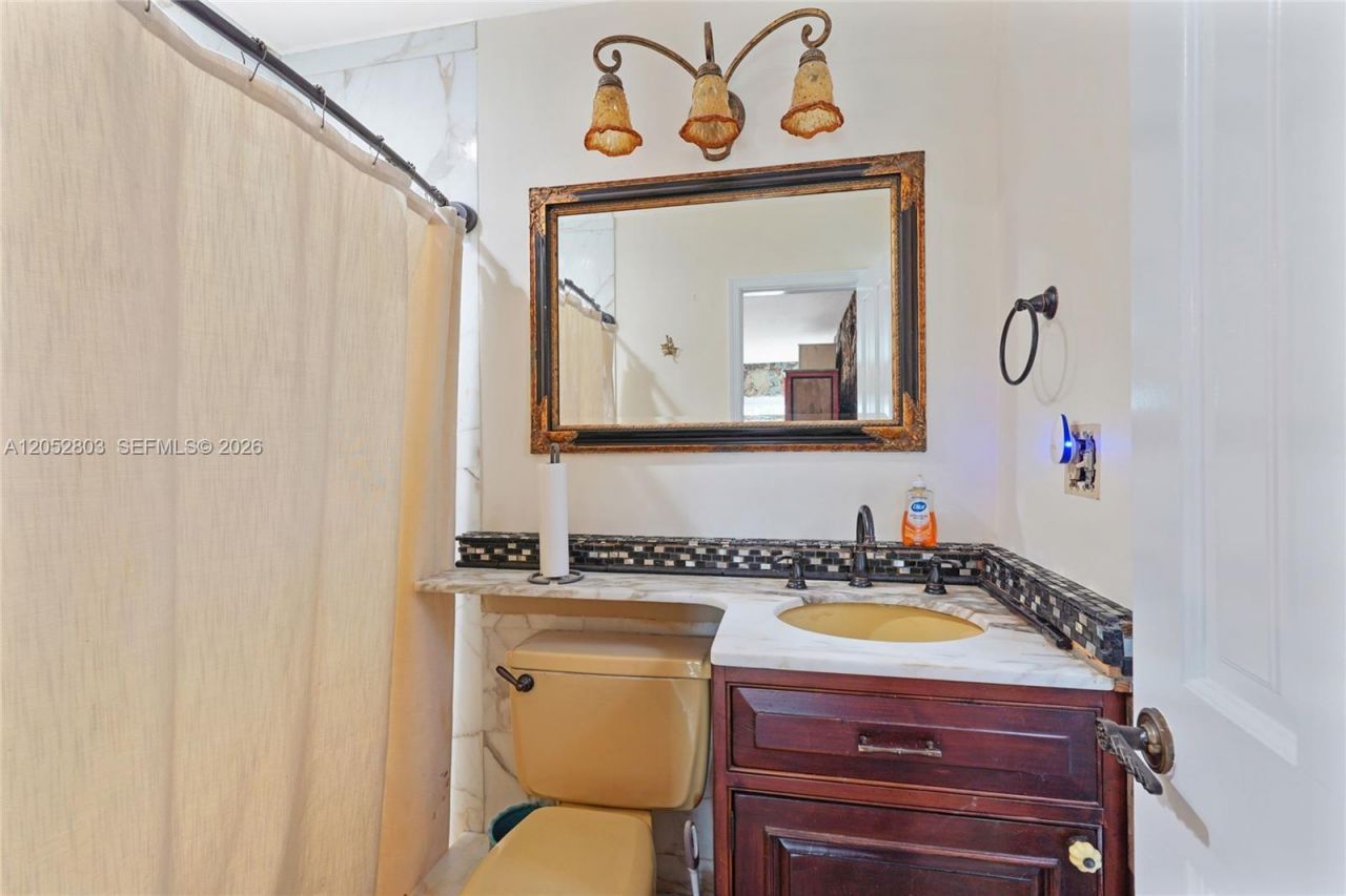 8541 N Lake Dasha Dr, Plantation, FL 33324 Photo