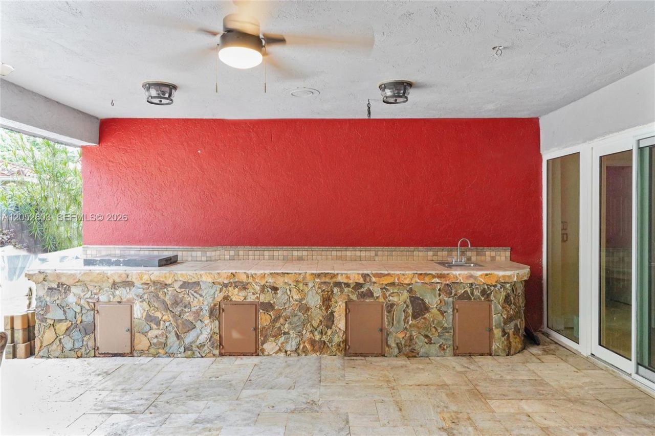 8541 N Lake Dasha Dr, Plantation, FL 33324 Photo