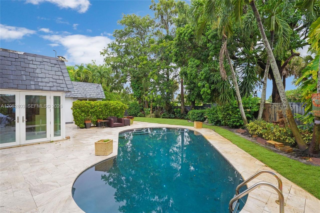8541 N Lake Dasha Dr, Plantation, FL 33324 Photo
