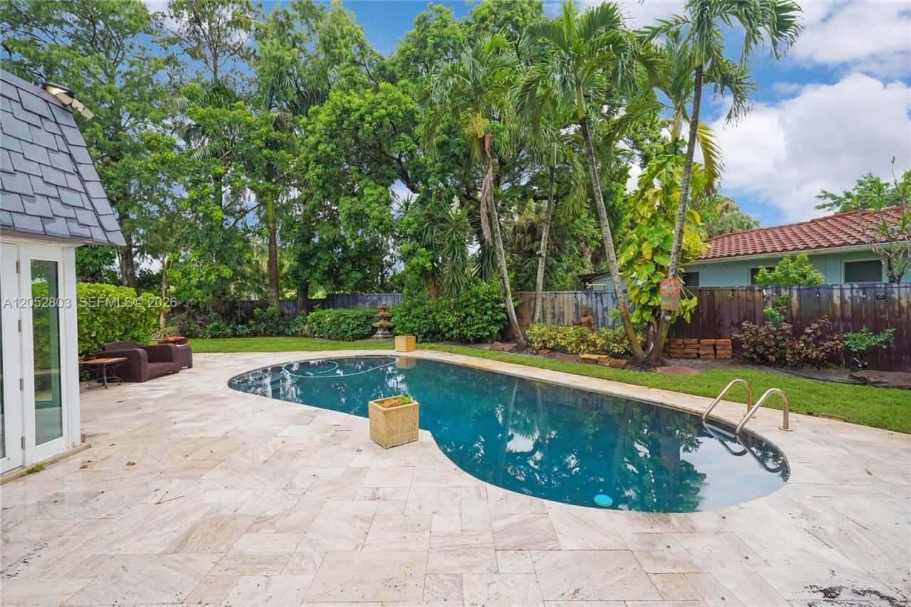 8541 N Lake Dasha Dr, Plantation, FL 33324 Photo