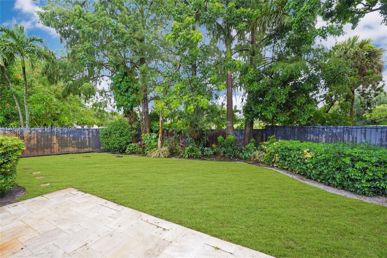 8541 N Lake Dasha Dr, Plantation, FL 33324 Photo