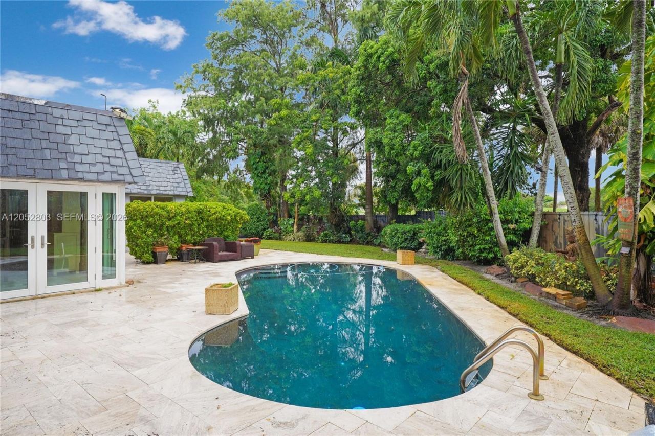8541 N Lake Dasha Dr, Plantation, FL 33324 Photo