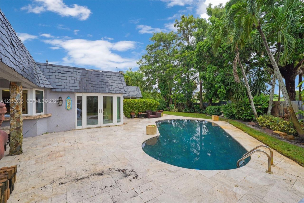 8541 N Lake Dasha Dr, Plantation, FL 33324 Photo