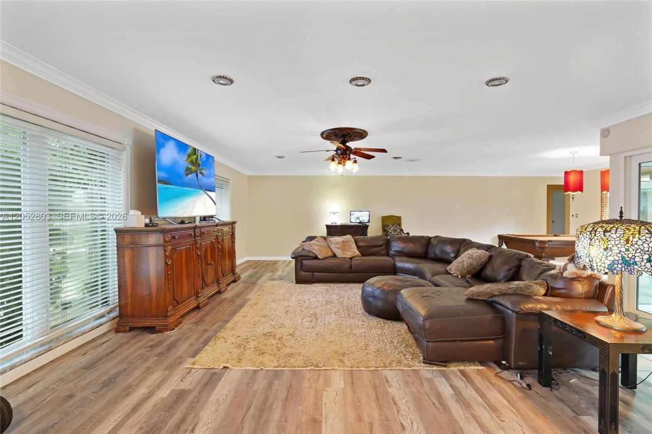 8541 N Lake Dasha Dr, Plantation, FL 33324 Photo
