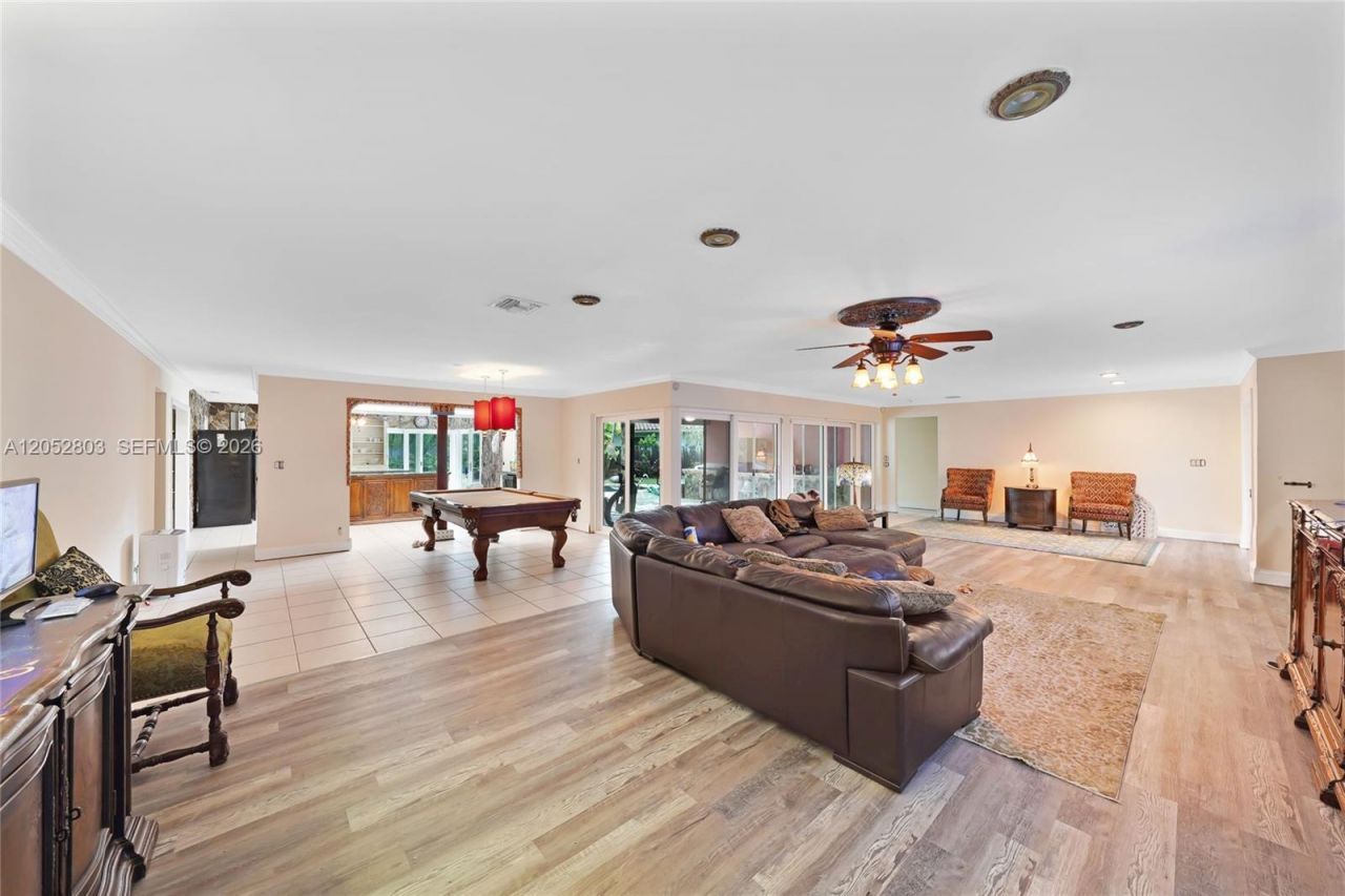 8541 N Lake Dasha Dr, Plantation, FL 33324 Photo