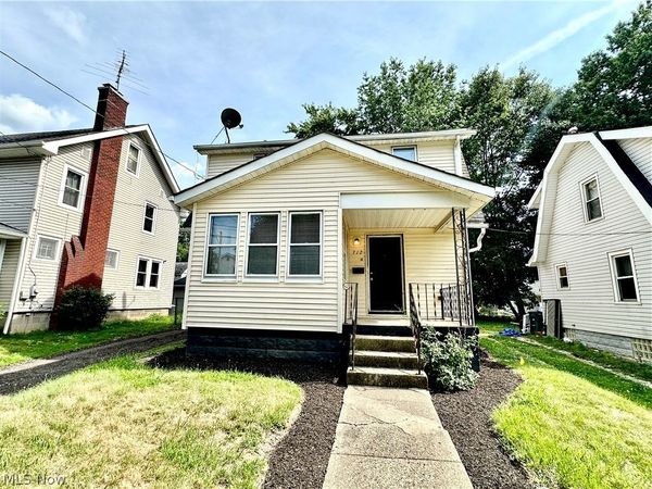 712 Lovers Lane , Akron, OH 44306