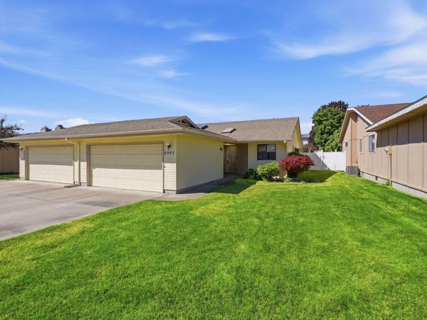 6907 N HAMILTON St, Spokane, WA 99208