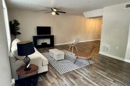 1401 Cactus Avenue  photo 4