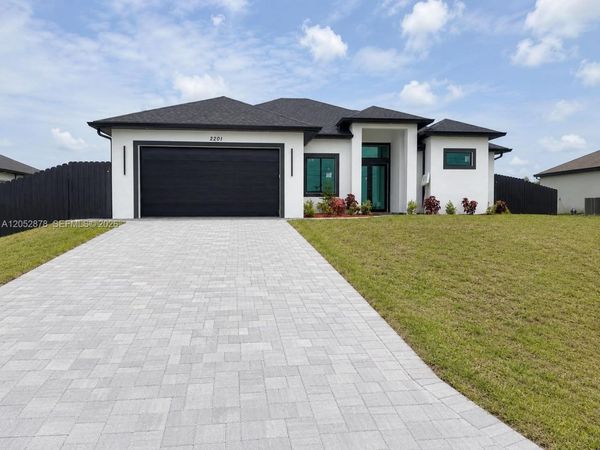 2201 NE Juanita Pl , Cape Coral, FL 33909