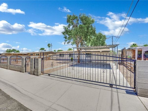 2221 Santa Clara Drive , Las Vegas, NV 89104