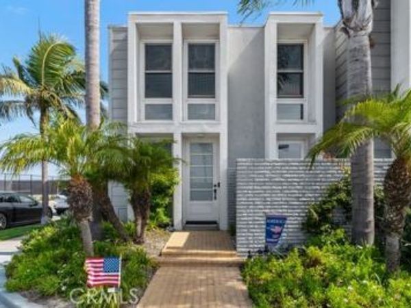 3949 Warner Avenue, Huntington Beach, CA 92649