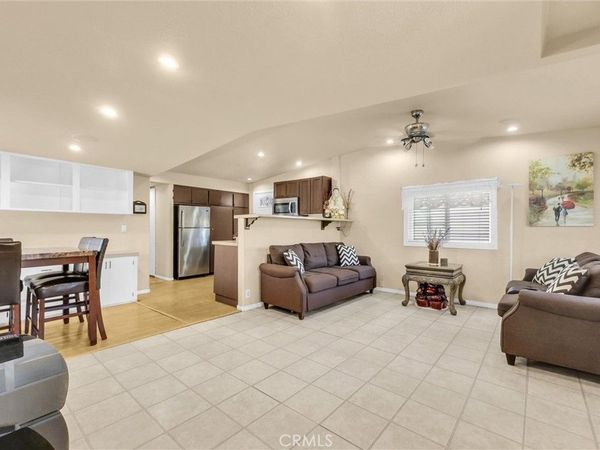 210 Dresden Ave N, Santa Ana, CA 92703