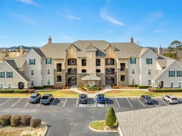 555 Rarity Bay Pkwy, Vonore, TN 37885