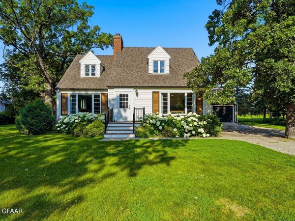211 EASTWOOD Drive, Grafton, ND 58237