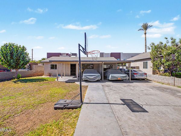 3915 E CHEERY LYNN Road, Phoenix, AZ 85018