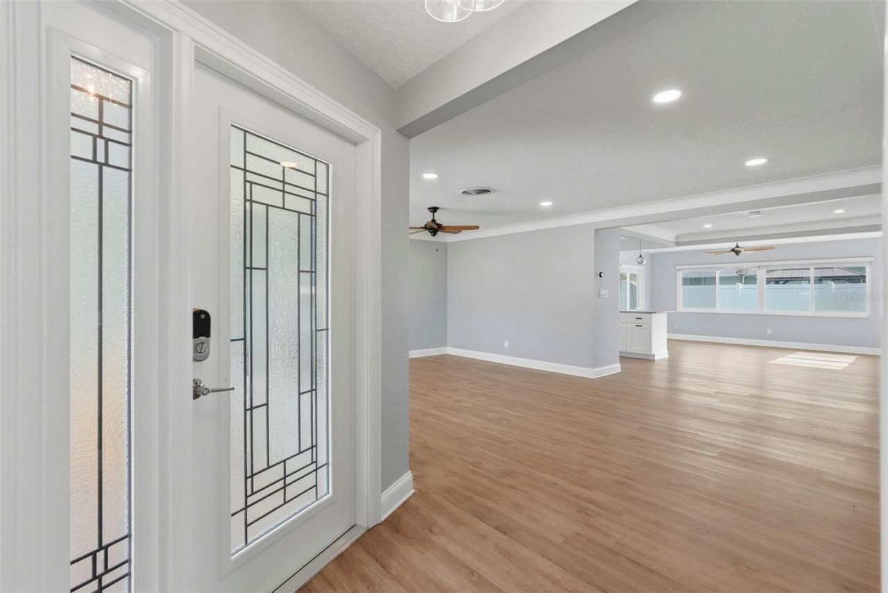 5669 45th Avenue N, Kenneth City, FL 33709 Photo