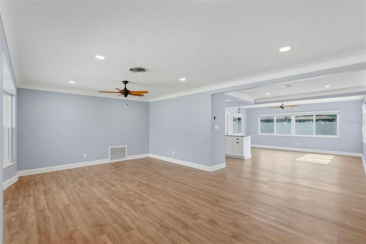 5669 45th Avenue N, Kenneth City, FL 33709 Photo