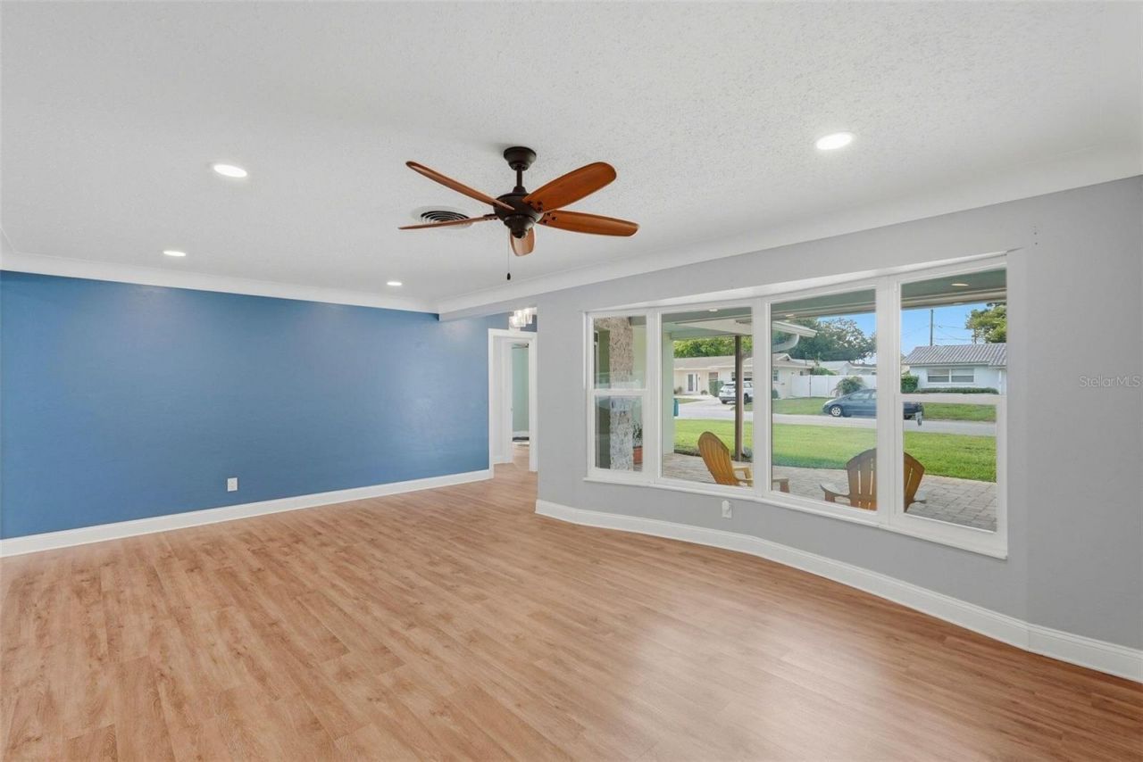 5669 45th Avenue N, Kenneth City, FL 33709 Photo