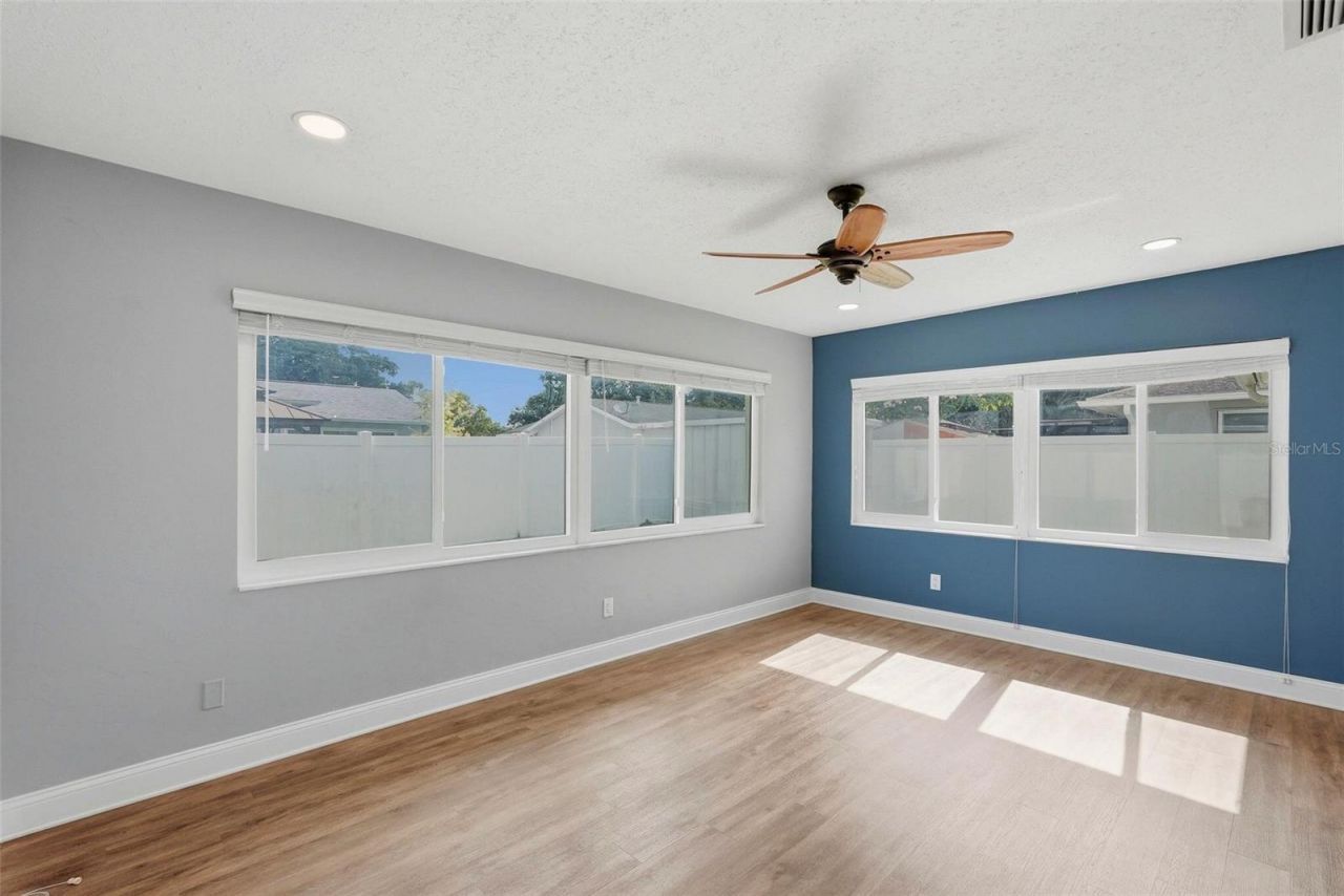 5669 45th Avenue N, Kenneth City, FL 33709 Photo