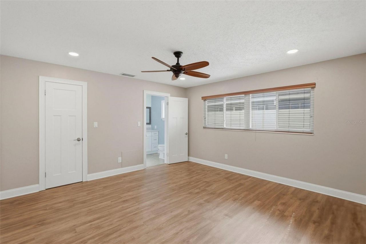 5669 45th Avenue N, Kenneth City, FL 33709 Photo