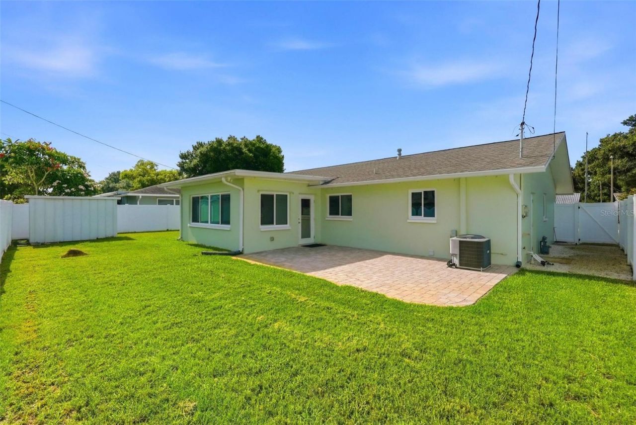 5669 45th Avenue N, Kenneth City, FL 33709 Photo