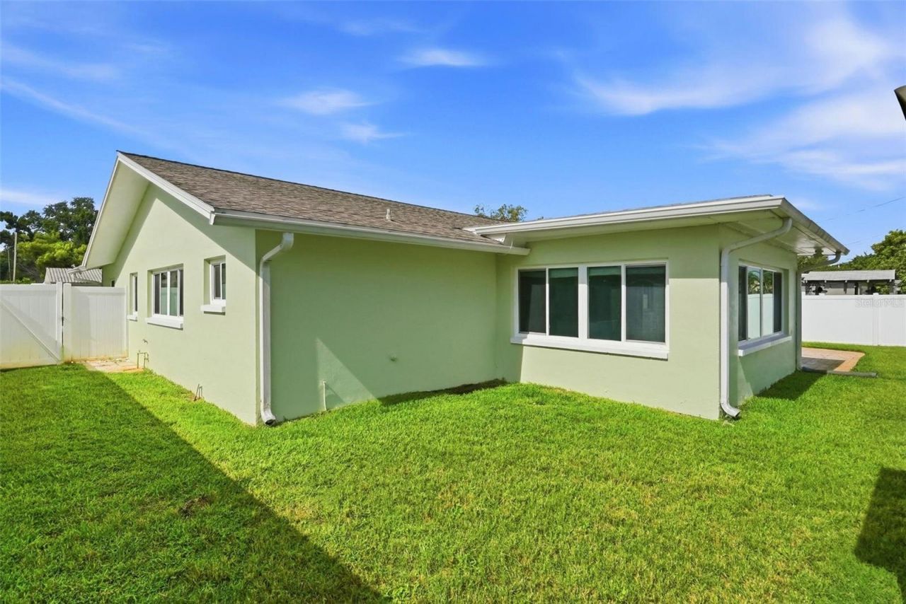 5669 45th Avenue N, Kenneth City, FL 33709 Photo
