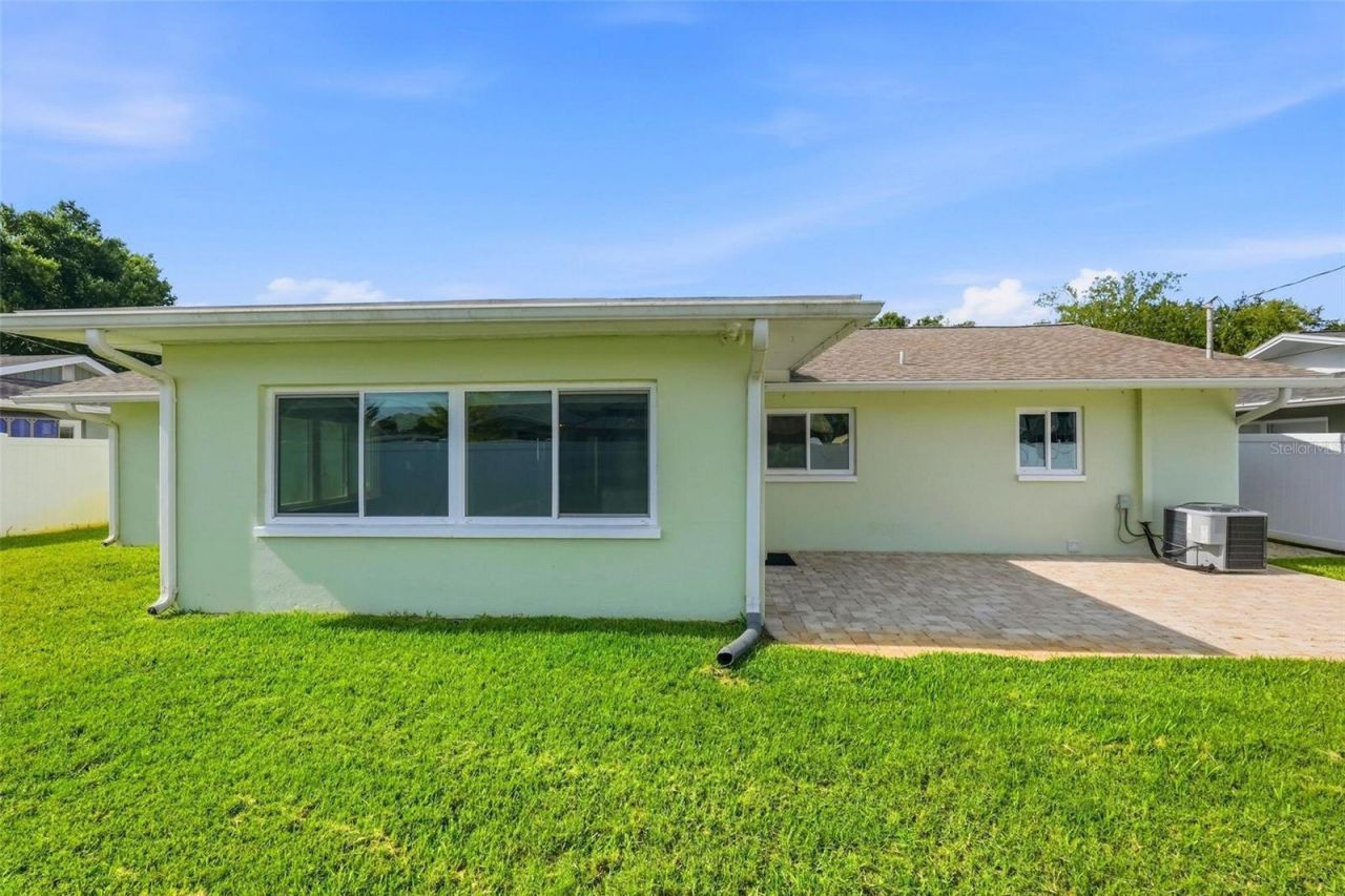 5669 45th Avenue N, Kenneth City, FL 33709 Photo