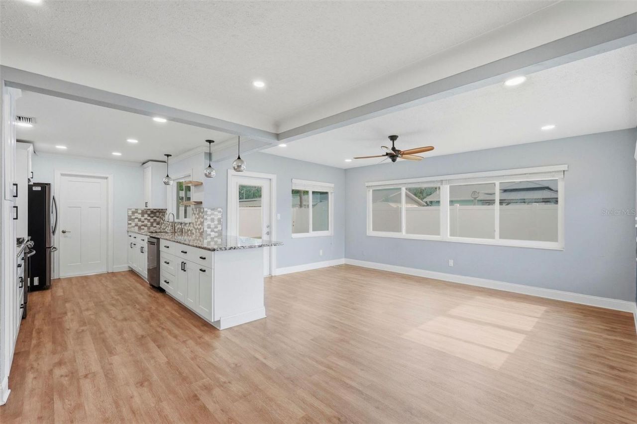 5669 45th Avenue N, Kenneth City, FL 33709 Photo