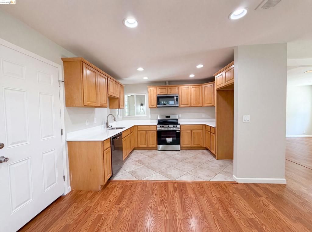 1496 Soccer Ct, Concord, CA 94518 Main Photo