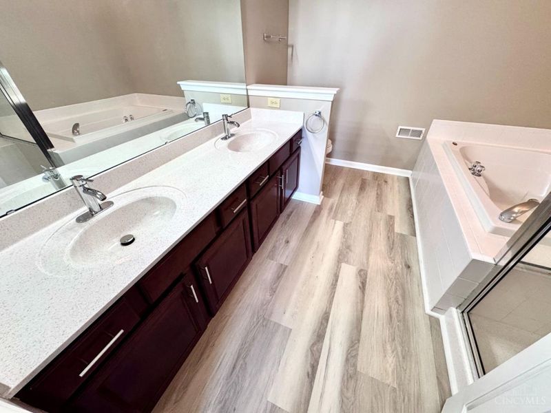 893 Cypresspoint Court, Pierce Twp, OH 45245 Photo 9