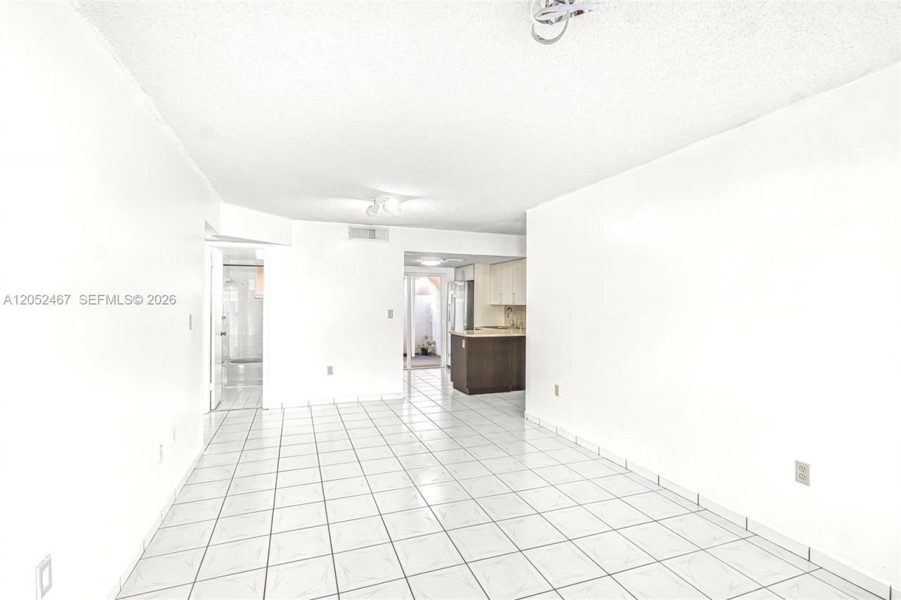 2228 W 74th St, Unit 102-13, Hialeah, FL 33016 Photo