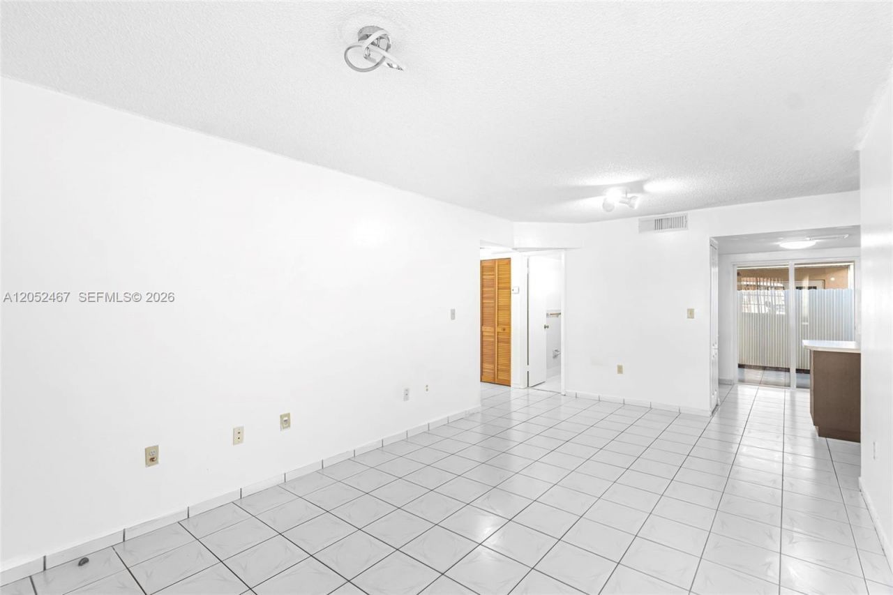 2228 W 74th St, Unit 102-13, Hialeah, FL 33016 Photo