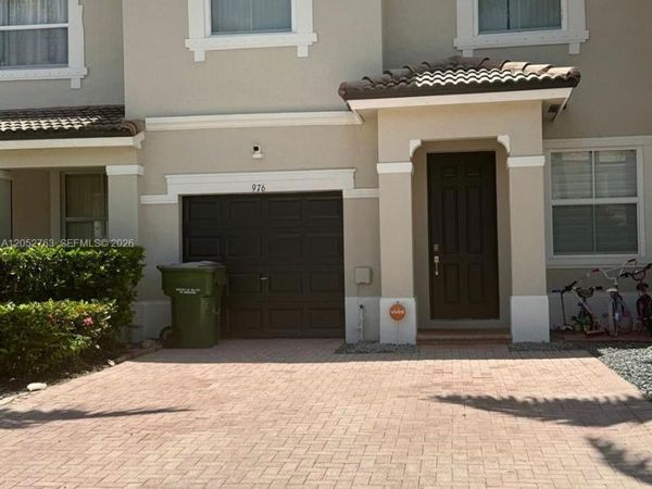 976 NE 42nd Ave , Homestead, FL 33033