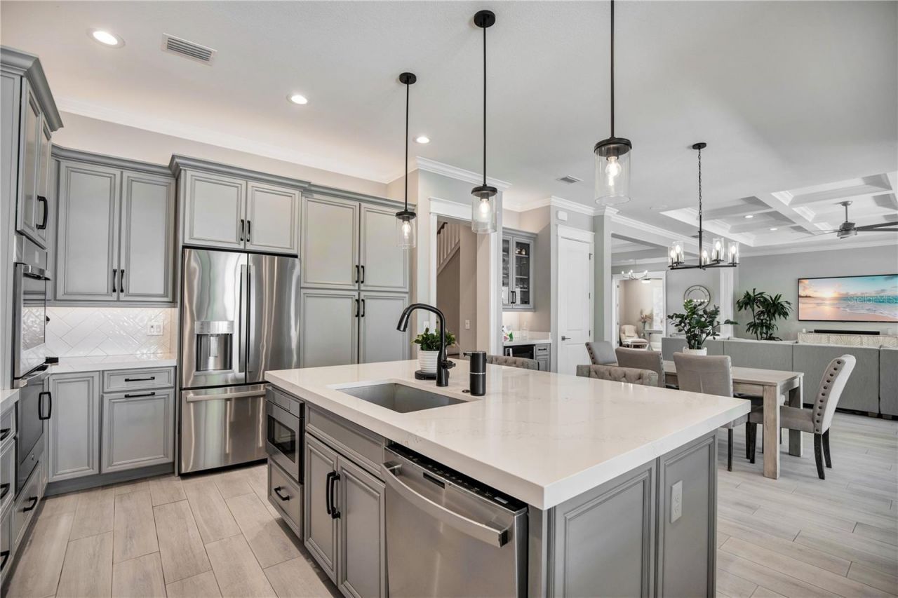 600 Gatlin Avenue, Orlando, FL 32806 Photo