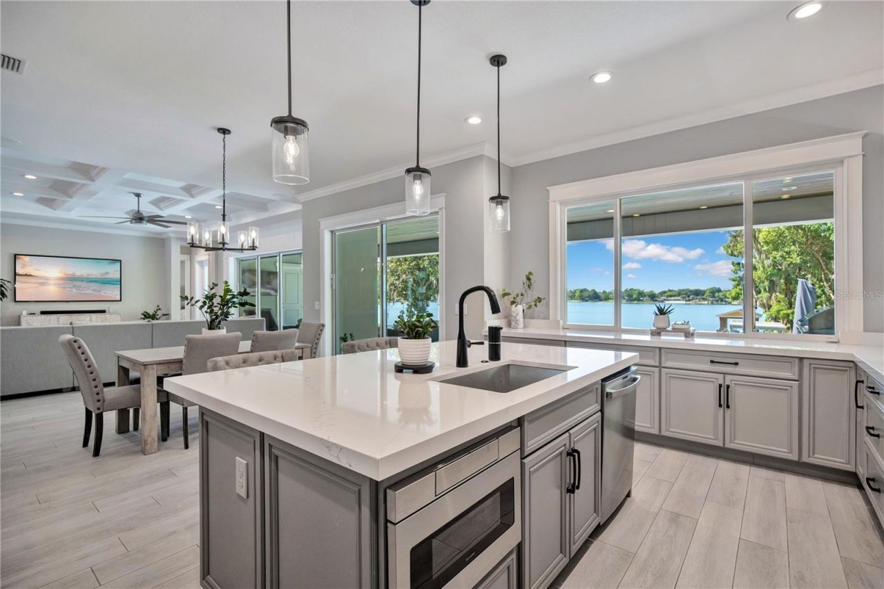 600 Gatlin Avenue, Orlando, FL 32806 Photo