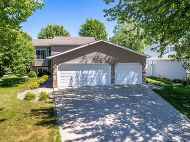 624 29th Street N, Moorhead, MN 56560