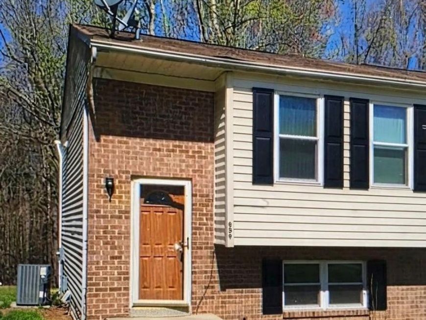 829 Calvert Towne Dr , Prince Frederick, MD 20678 Main Photo