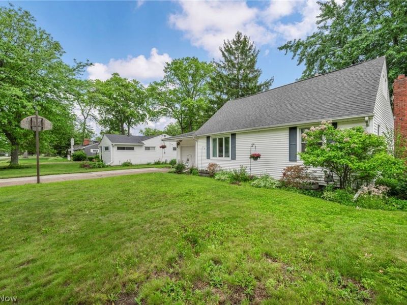 227 Fairfield Road, Avon Lake, OH 44012 Photo 5