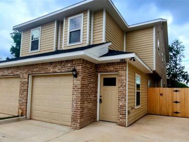 1705 Ash Crescent Street, Fort Worth, TX 76104