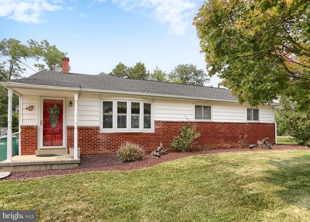 17 DULLES DRIVE W , CAMP HILL, PA 17011
