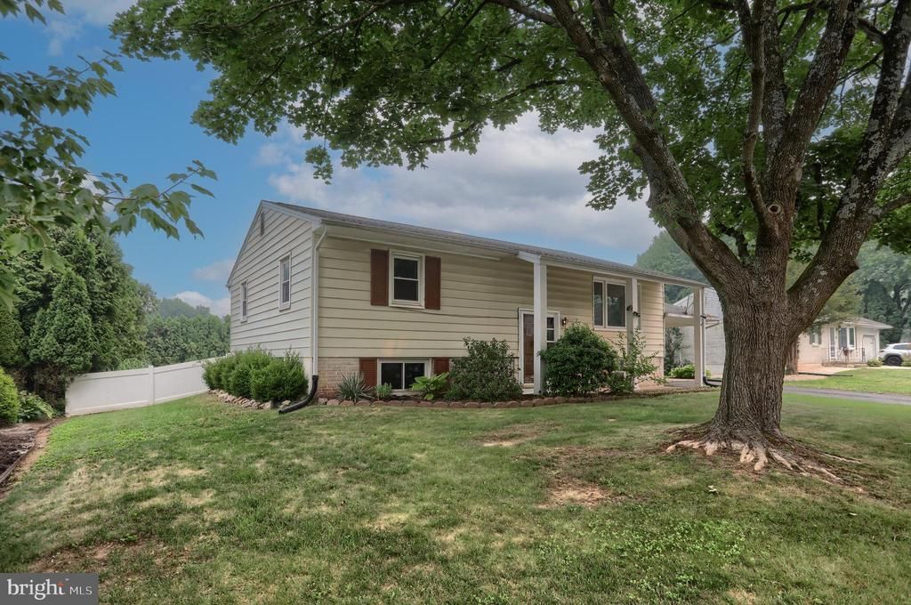 1132 CORNELL DRIVE , HUMMELSTOWN, PA 17036
