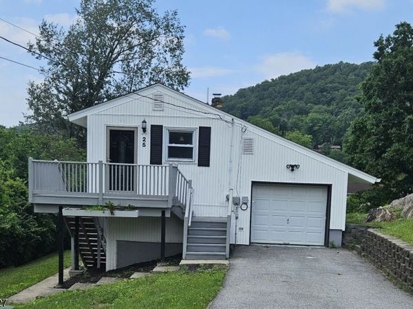 25 Ivy Pl, Vernon, NJ 07418
